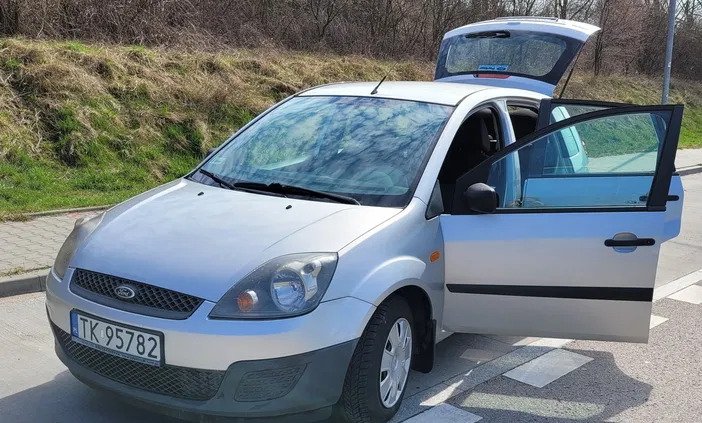 świętokrzyskie Ford Fiesta cena 11500 przebieg: 145567, rok produkcji 2007 z Kielce